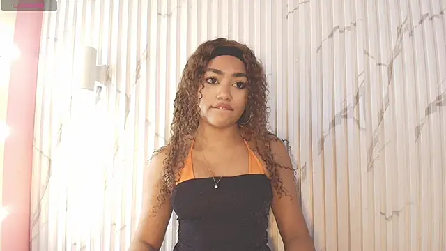 Snapshot of Missdionne_curly chatting on 09/25/25, 11:49 Missdionne curly online show from 09/25/25, 11:49