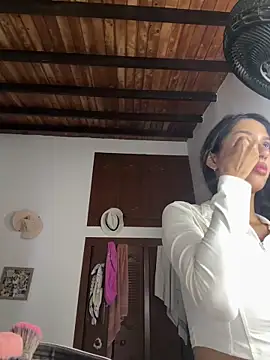 Julieta Duque online show from 03/17/26, 04:04