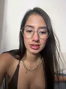 Snapshot of Julieta_Duque chatting on 04/23/26, 03:24 Julieta Duque online show from 04/23/26, 03:24