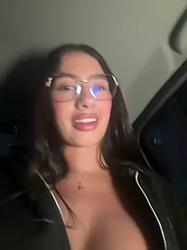 Snapshot of Julieta_Duque chatting on 12/19/25, 02:37 Julieta Duque online show from 12/19/25, 02:37