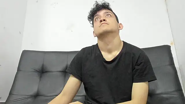 Snapshot of Amun_obsidian chatting on 12/16/25, 09:24 Amun obsidian online show from 12/16/25, 09:24