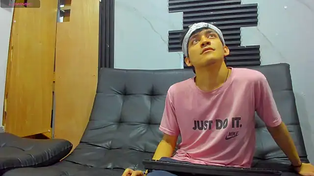 Snapshot of Amun_obsidian chatting on 11/10/25, 12:10 Amun obsidian online show from 11/10/25, 12:10