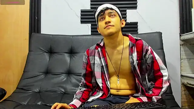 Snapshot of Amun_obsidian chatting on 11/11/25, 12:11 Amun obsidian online show from 11/11/25, 12:11