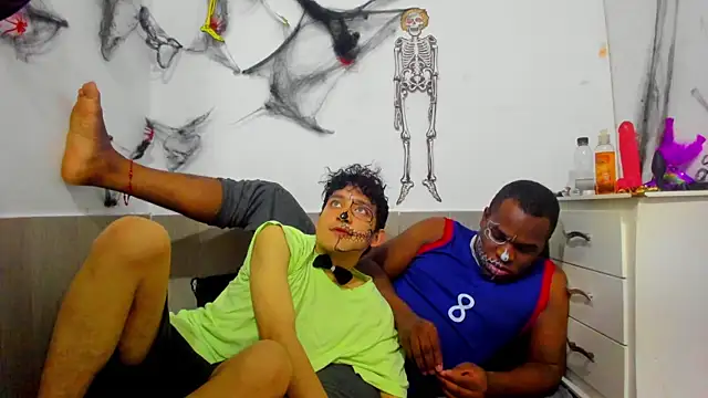 Snapshot of Amun_obsidian chatting on 10/25/25, 01:01 Amun obsidian online show from 10/25/25, 01:01