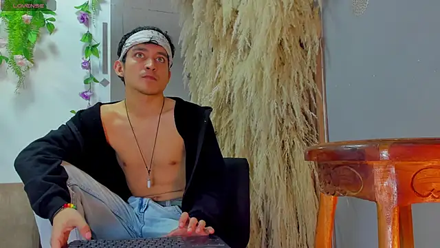 Snapshot of Amun_obsidian chatting on 11/06/25, 01:15 Amun obsidian online show from 11/06/25, 01:15