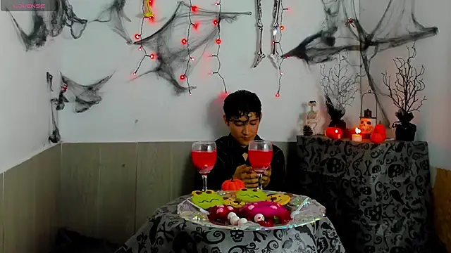 Snapshot of Amun_obsidian chatting on 10/30/25, 12:36 Amun obsidian online show from 10/30/25, 12:36