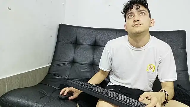 Snapshot of Amun_obsidian chatting on 12/14/25, 09:15 Amun obsidian online show from 12/14/25, 09:15