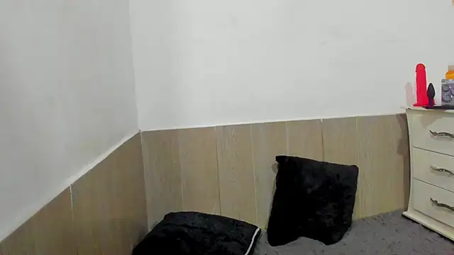 Snapshot of Amun_obsidian chatting on 10/23/25, 12:37 Amun obsidian online show from 10/23/25, 12:37