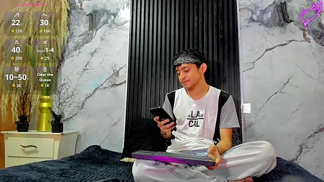 Snapshot of Amun_obsidian chatting on 11/20/25, 12:39 Amun obsidian online show from 11/20/25, 12:39