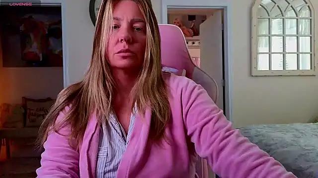 STIFFLERSMOMM online show from 10/25/25, 06:30