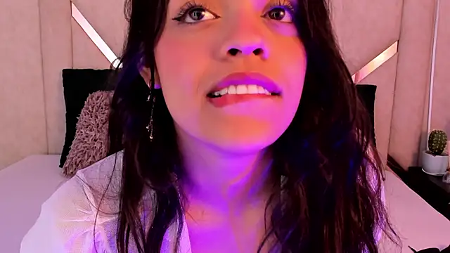 Bella Ross  online show from 11/19/25, 03:17