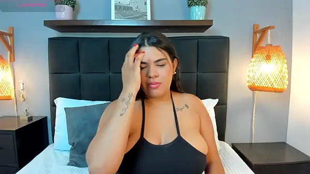 daniela crozee  online show from 10/04/25, 02:24