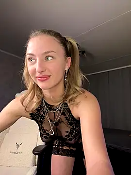 Snapshot of Mally_Say chatting on 10/21/25, 08:41 Mally Say online show from 10/21/25, 08:41