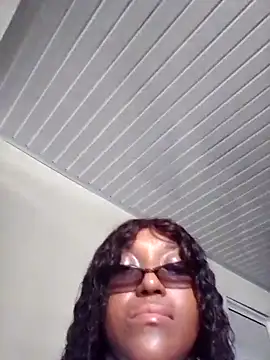 Snapshot of SONDRADAYAN chatting on 10/03/25, 09:05 SONDRADAYAN online show from 10/03/25, 09:05