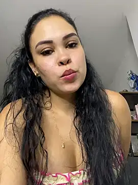 Snapshot of FOX_LATINA chatting on 07/14/26, 02:05 FOX LATINA online show from 07/14/26, 02:05