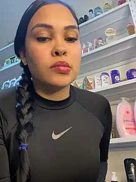 Snapshot of FOX_LATINA chatting on 04/24/26, 12:34 FOX LATINA online show from 04/24/26, 12:34
