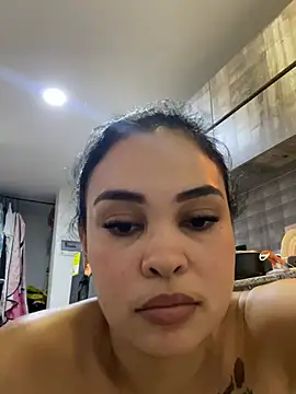 Snapshot of FOX_LATINA chatting on 06/25/26, 05:12 FOX LATINA online show from 06/25/26, 05:12