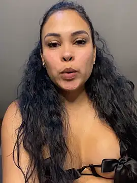 Snapshot of FOX_LATINA chatting on 04/28/26, 03:22 FOX LATINA online show from 04/28/26, 03:22