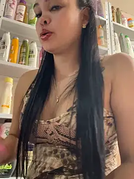 Snapshot of FOX_LATINA chatting on 05/17/26, 08:53 FOX LATINA online show from 05/17/26, 08:53