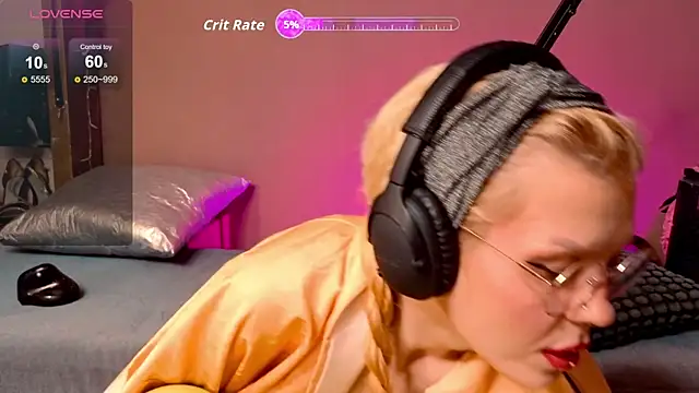 Snapshot of tacodeluxxxe chatting on 11/23/25, 11:04 tacodeluxxxe online show from 11/23/25, 11:04