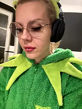 Snapshot of tacodeluxxxe chatting on 11/19/25, 07:03 tacodeluxxxe online show from 11/19/25, 07:03