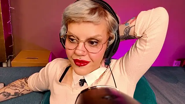 Snapshot of tacodeluxxxe chatting on 10/02/25, 10:35 tacodeluxxxe online show from 10/02/25, 10:35