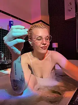 Snapshot of tacodeluxxxe chatting on 11/05/25, 04:21 tacodeluxxxe online show from 11/05/25, 04:21