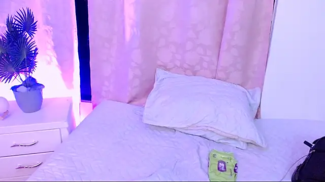 Snapshot of dreams_girl chatting on 09/20/25, 02:49 dreams girl online show from 09/20/25, 02:49
