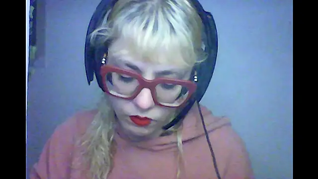 Snapshot of BlondieTami chatting on 10/09/25, 11:49 BlondieTami online show from 10/09/25, 11:49