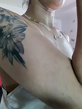 ValeNiitaLuv online show from 04/19/26, 05:25