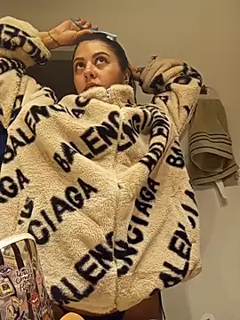 Snapshot of ValeNiitaLuv chatting on 12/21/25, 09:59 ValeNiitaLuv online show from 12/21/25, 09:59