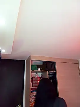 ValeNiitaLuv online show from 12/18/25, 03:11