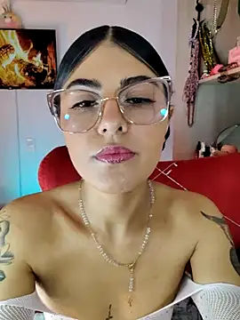 ValeNiitaLuv online show from 04/10/26, 06:20