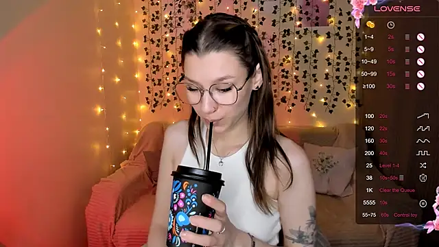Snapshot of LinaBlossom_ chatting on 10/12/25, 02:46 LinaBlossom online show from 10/12/25, 02:46