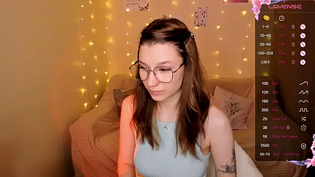 Snapshot of LinaBlossom_ chatting on 09/28/25, 02:29 LinaBlossom online show from 09/28/25, 02:29