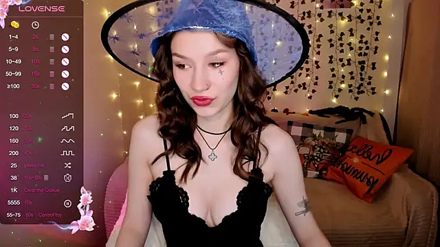 LinaBlossom  online show from 10/29/25, 09:41