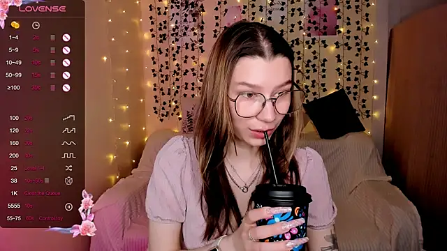 LinaBlossom  online show from 11/25/25, 08:36