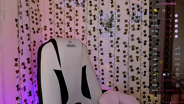 LinaBlossom  online show from 02/01/26, 06:11