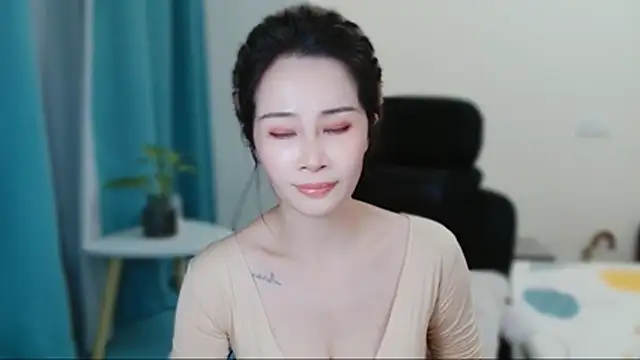 Snapshot of cfxc0317 chatting on 12/15/25, 12:22 cfxc0317 online show from 12/15/25, 12:22