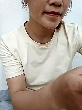 Snapshot of Norah-h chatting on 10/12/25, 02:18 Norah-h online show from 10/12/25, 02:18