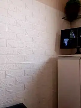 Crislove22 online show from 10/27/25, 04:52