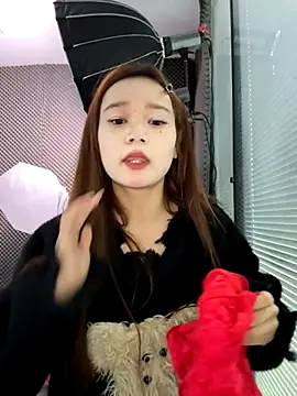 YY-27 online show from 10/23/25, 04:44