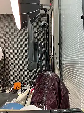 YY-27 online show from 11/19/25, 11:10