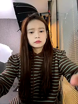 YY-27 online show from 10/28/25, 04:57