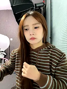 YY-27 online show from 10/31/25, 04:53