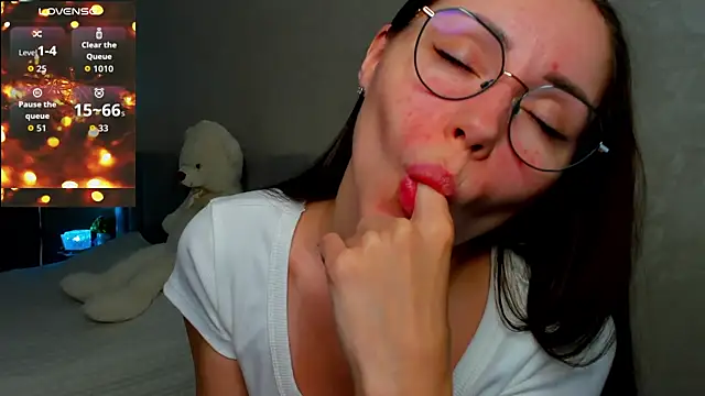 Snapshot of fun_nd_bun chatting on 07/17/26, 02:42 fun nd bun online show from 07/17/26, 02:42