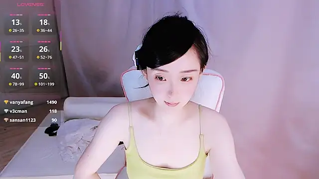 Snapshot of Niannian- chatting on 07/28/26, 04:42 Niannian- online show from 07/28/26, 04:42