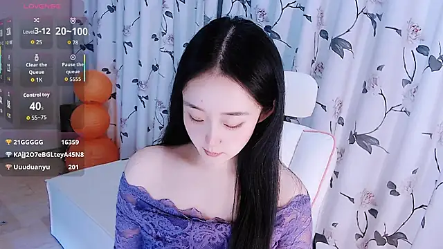 Niannian- online show from 11/17/25, 04:11