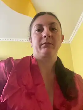 Snapshot of oksana1990 chatting on 10/01/25, 06:18 oksana1990 online show from 10/01/25, 06:18