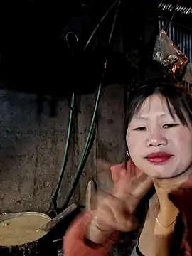 Snapshot of diamond-- chatting on 11/27/25, 01:06 diamond-- online show from 11/27/25, 01:06